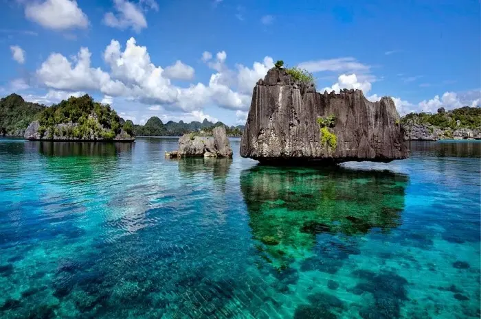 7 Destinasi Wisata Raja Ampat Terpopuler