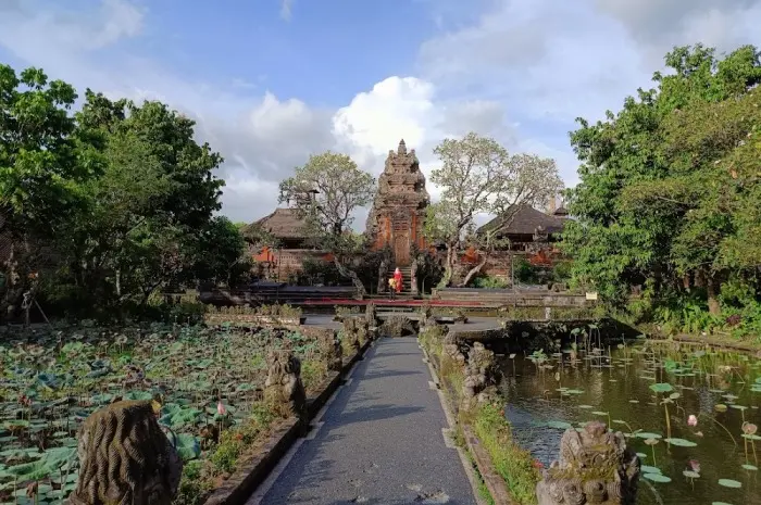 Pura Taman Saraswati